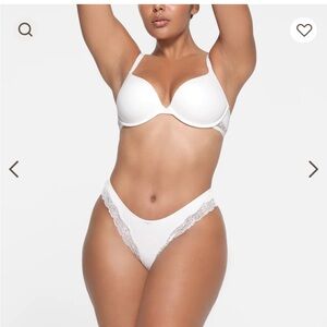 NWT SKIMS Cotton Lace Dipped Thong